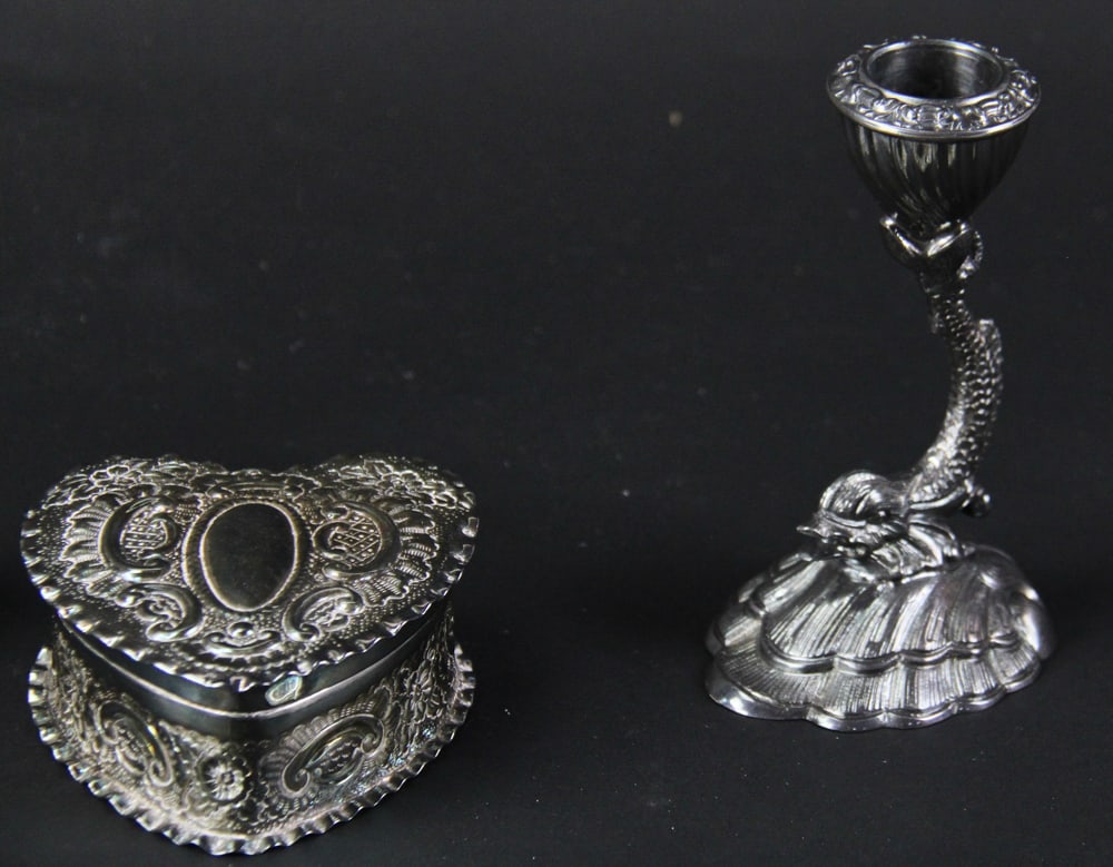 Silver Objets de Vertu, Thimble Case, Perfume Bottle, etc. - 4