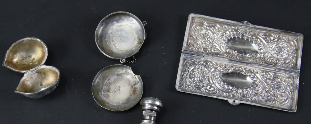 Silver Objets de Vertu, Thimble Case, Perfume Bottle, etc. - 7