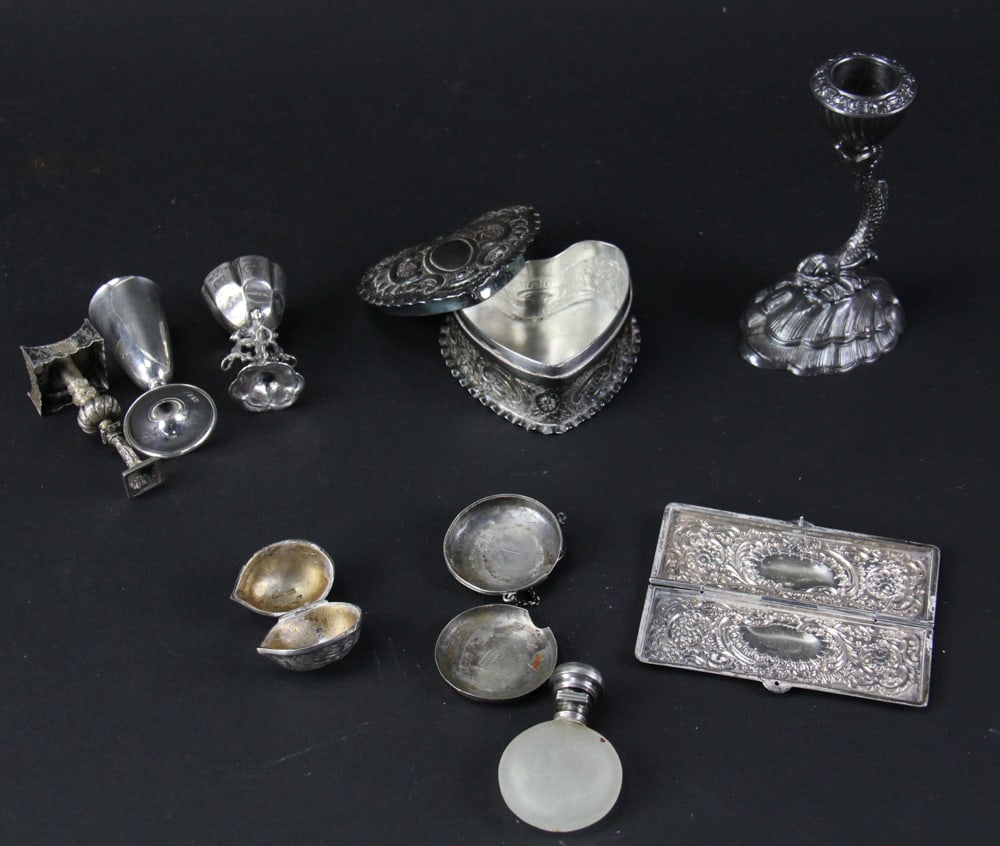 Silver Objets de Vertu, Thimble Case, Perfume Bottle, etc. - 8