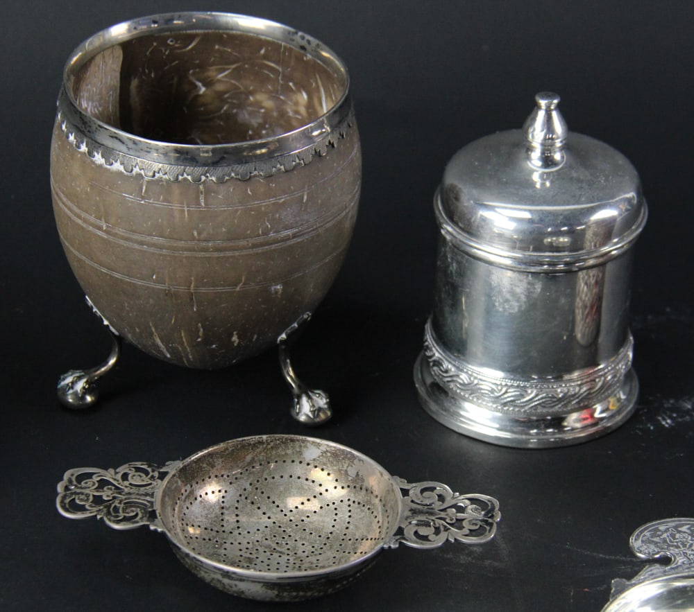 Silver Objets de Vertu, Coconut Cup, Muffineer, etc. - 3