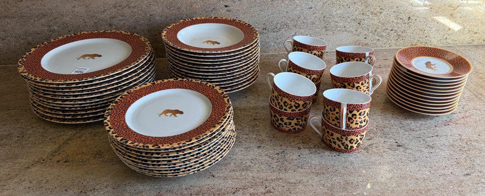 Set of China: Set of china, dinner plates 10 1/2" diameter. PLEASE NOTE: Item to be picked up at 129 Commonwealth Ave, Boston. Deadline for pick-up is May 15th. Please call our front desk at 978-927-2223 to schedul