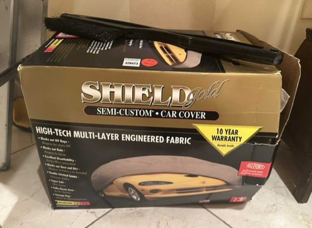 Car Cover, Snow Brush: Car cover, snow brush, various sizes. PLEASE NOTE: Item to be picked up at 129 Commonwealth Ave, Boston. Deadline for pick-up is May 15th. Please call our front desk at 978-927-2223 to schedule