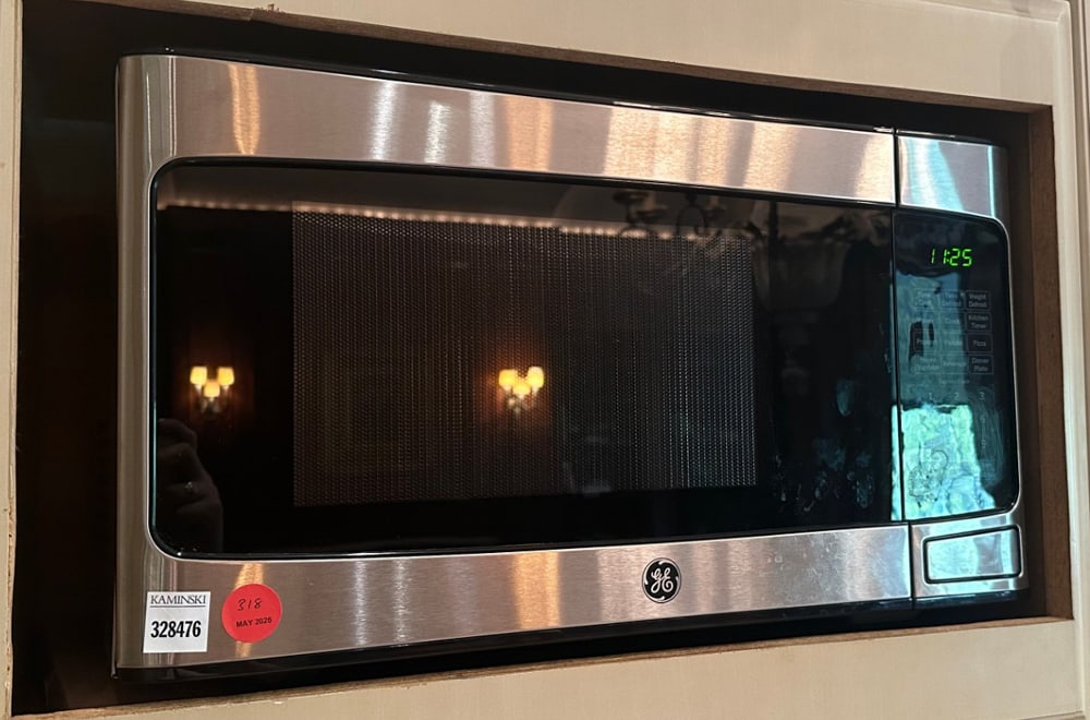 GE Microwave: GE microwave, 12" x 20" x 16". PLEASE NOTE: Item to be picked up at 129 Commonwealth Ave, Boston. Deadline for pick-up is May 15th. Please call our front desk at 978-927-2223 to schedule pick-up.