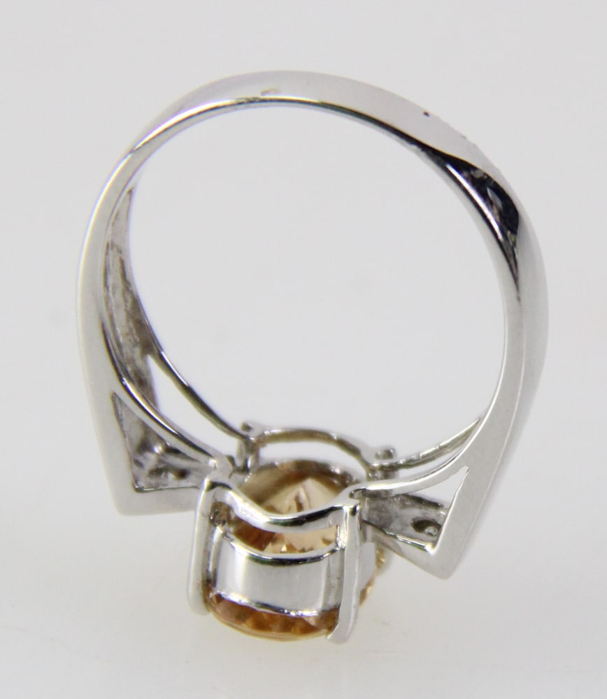 14k Gold Oval Topaz Ring - 7