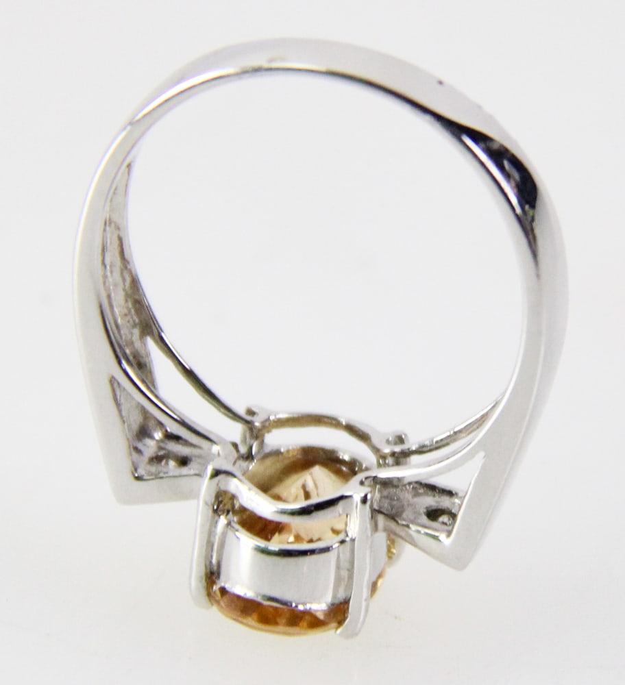 14k Gold Oval Topaz Ring - 8