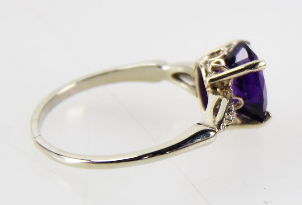 14k Gold Oval Amethyst Ring - 5