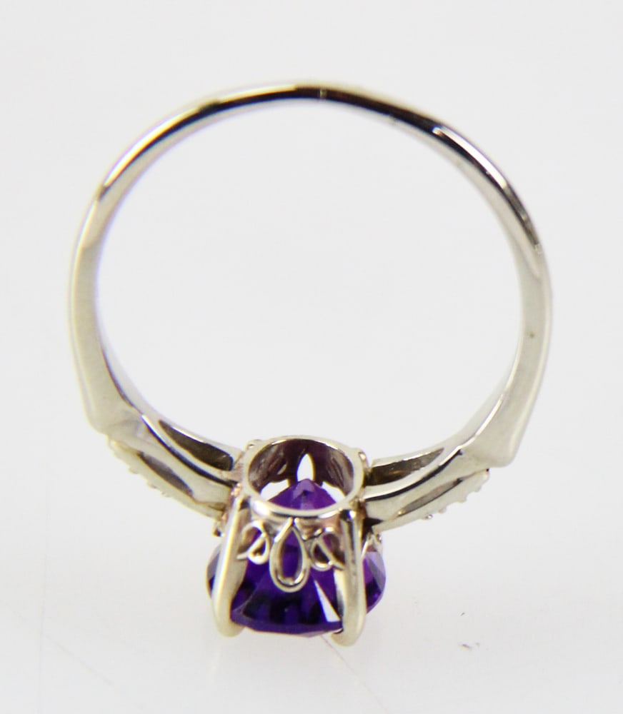 14k Gold Oval Amethyst Ring - 7