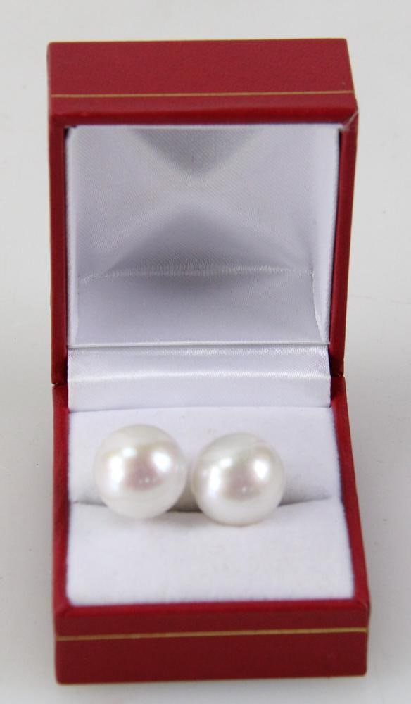 South Sea Pearl Earrings with 18k Gold Studs: South Sea pearl earrings with 18k gold studs, pearls 14mm. Provenance: Honolulu, Hawaii collection. PLEASE NOTE: payment for silver, gold, jewelry, and coins must be made via wire transfer, cash, or c