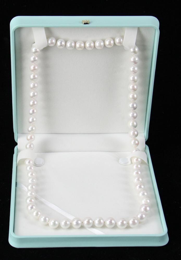 Fine South Sea Graduated Pearl Necklace: Fine South Sea pearl necklace, graduated pearls 12-14mm, 32" L. Provenance: Honolulu, Hawaii collection. PLEASE NOTE: payment for silver, gold, jewelry, and coins must be made via wire transfer, cash,