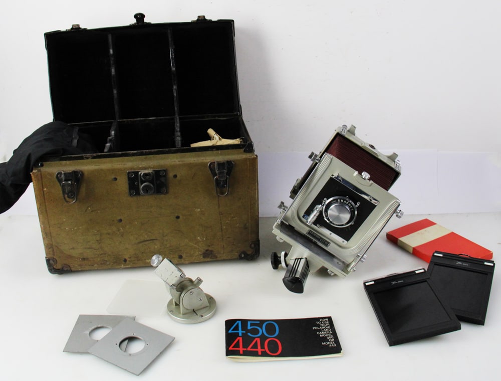 Graflex Graphic View 135mm Press Camera in Case: Graflex Graphic View 135mm Press camera with red leather bellows, in original case, case 12" x 17" x 9". Provenance: Family estate of Robin Nuse, photographer, student of Harry Callahan. Provenance: M