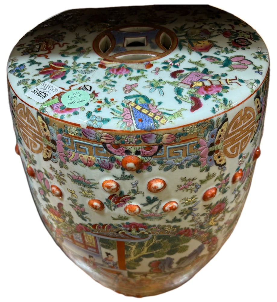 Chinese Rose Medallion Garden Seat: Chinese Rose Medallion garden seat, 19 1/2" x 12". Good condition. Provenance: Palm Beach, Florida estate.