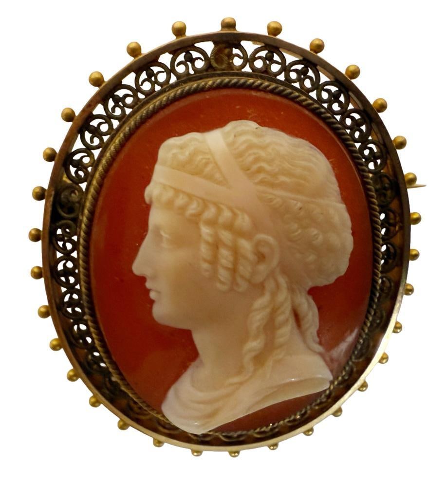 19thC Victorian Agate Brooch in 14k Gold: 19th century Victorian agate brooch in 14k gold. Provenance: Estate of the late Joseph W. Haley, of Pride's Crossing, Massachusetts.
