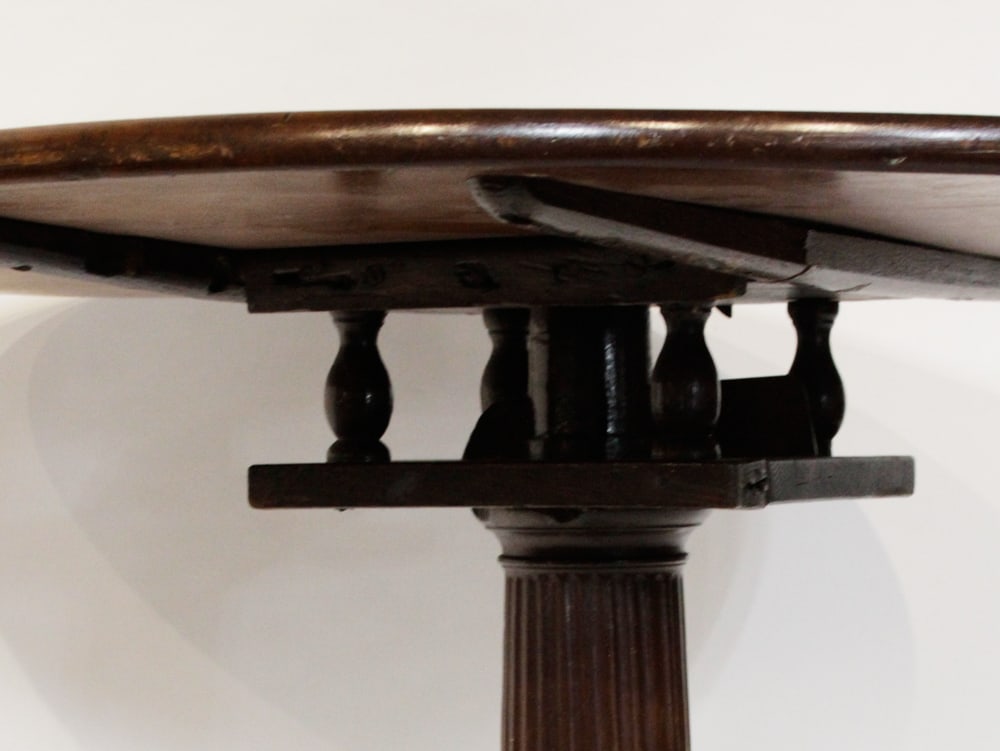 18th/19thC Mahogany Round Tea Table - 9