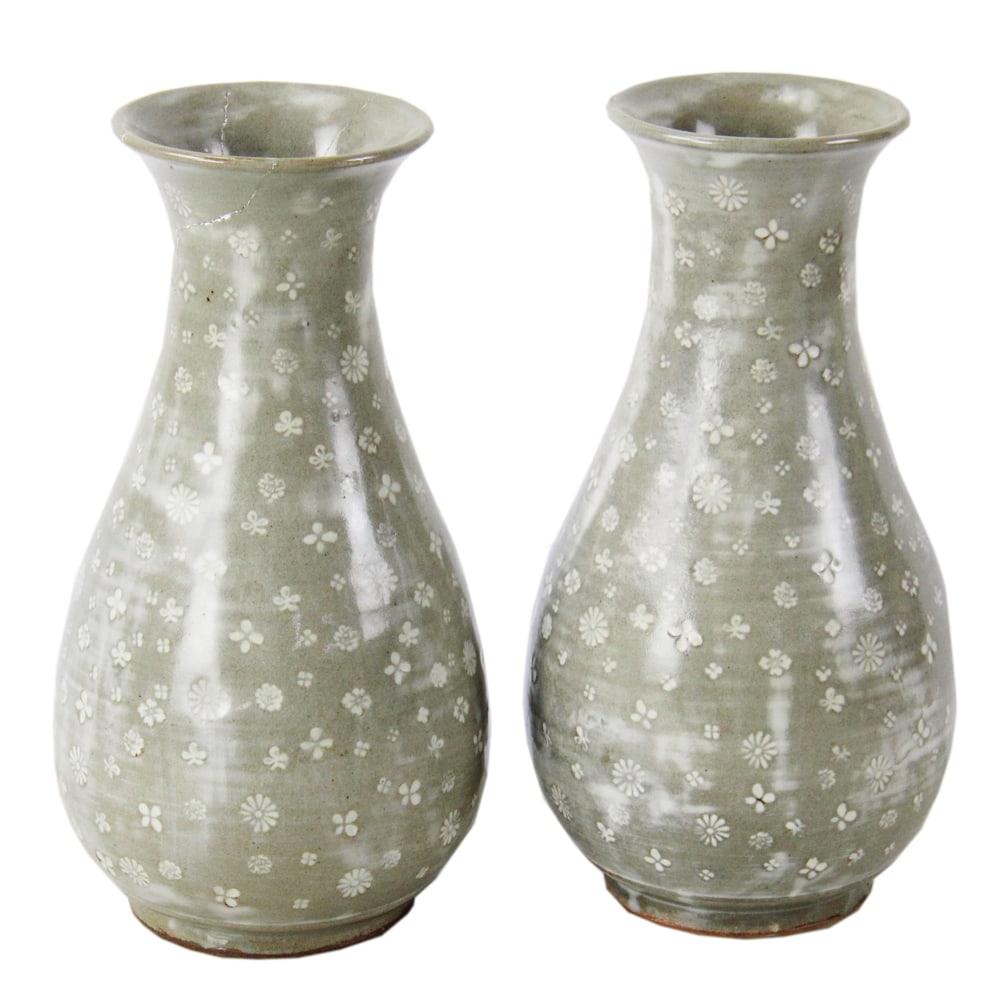 Pair of Chinese Urns: Pair of Chinese urns, 11" x 5 1/2". One with old repair. Provenance: Palm Beach, Florida estate.