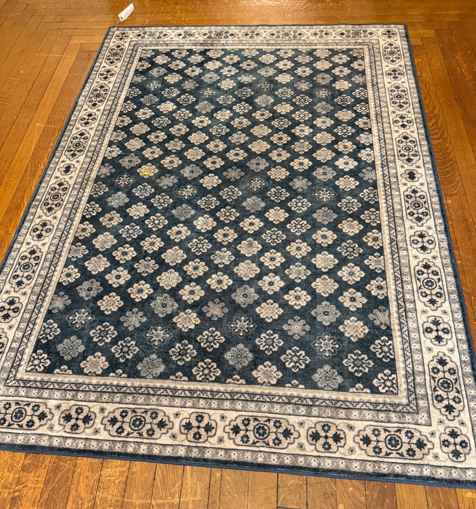 Machine-Made Rug (1 of 1)