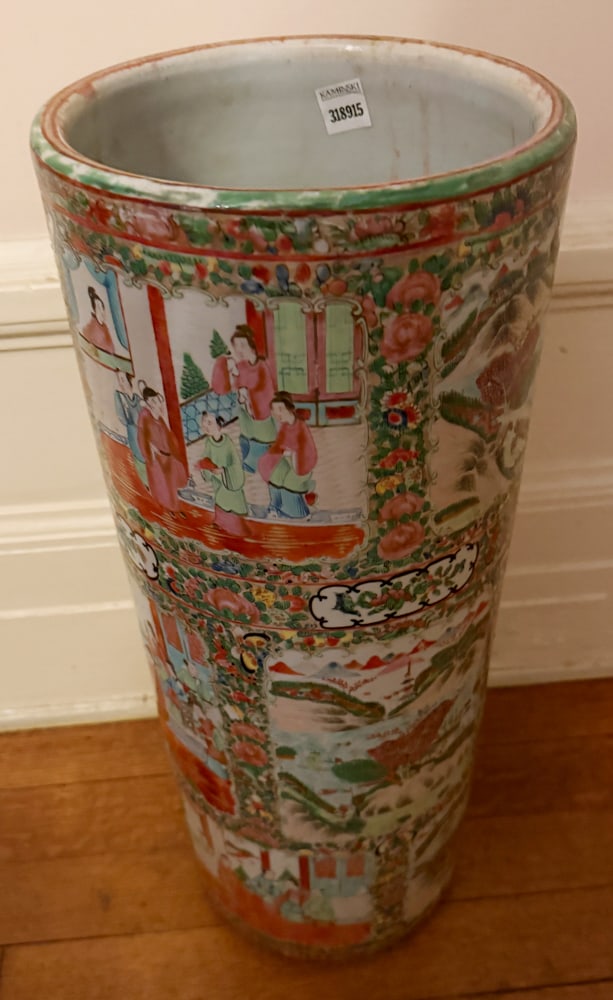 19thC Chinese Rose Medallion Umbrella Stand (1 of 3)