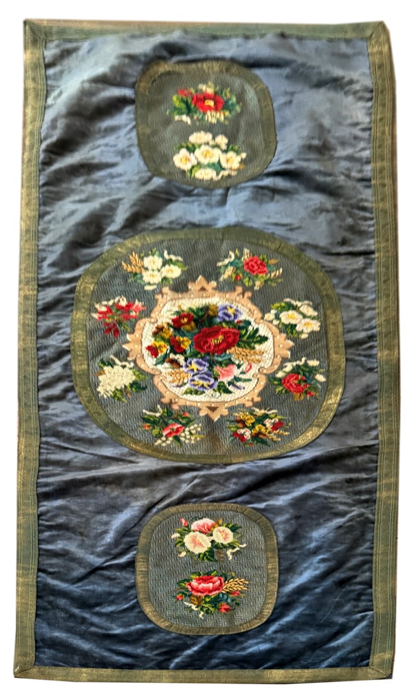 Table Scarf with Embroidery and Needlework (1 of 3)
