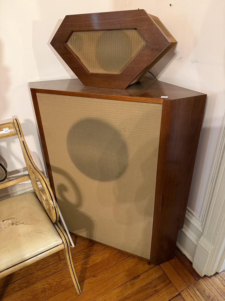 Large Speaker for Mono: Large speaker for mono . NOTE: Item to be picked up at 64 East 80th St., New York, NY. Deadline for pick-up is July 31st. Please call our front desk at 978-927-2223 to schedule pick-up.