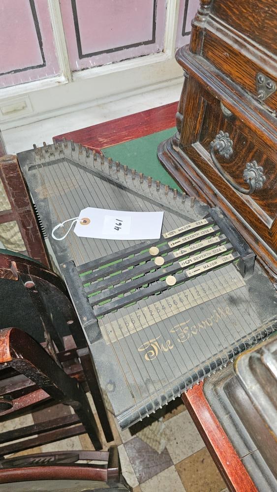 Autoharp (1 of 1)