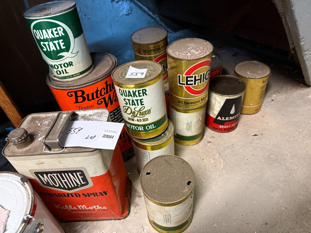 Vintage Oil Cans: Vintage oil cans. NOTE: Item to be picked up at 64 East 80th St., New York, NY. Deadline for pick-up is July 31st. Please call our front desk at 978-927-2223 to schedule pick-up.