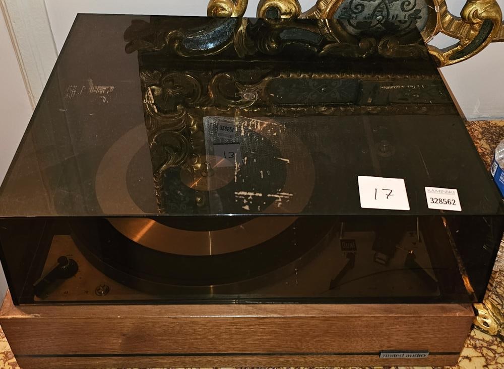 United Audio Turntable (1 of 1)