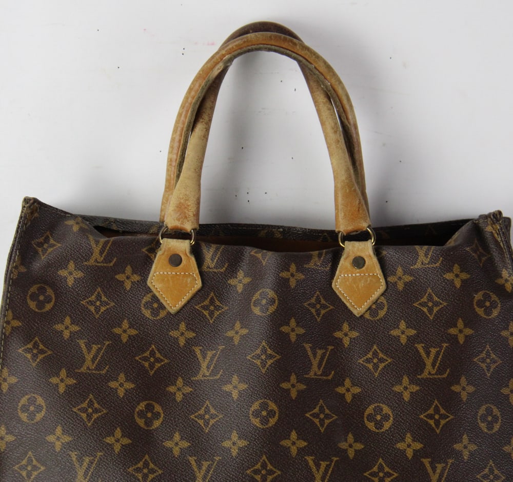 Louis Vuitton Handbag - 7