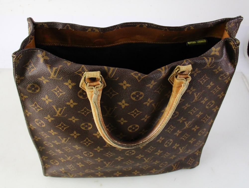 Louis Vuitton Handbag - 8