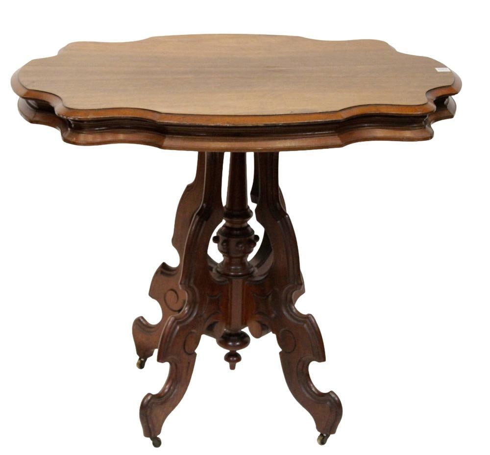 Victorian-style Mahogany Occasional Table (1 of 7)