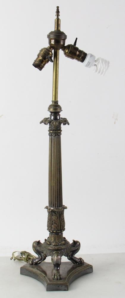 Victorian-style Corinthian Column Bronze Lamp (1 of 1)