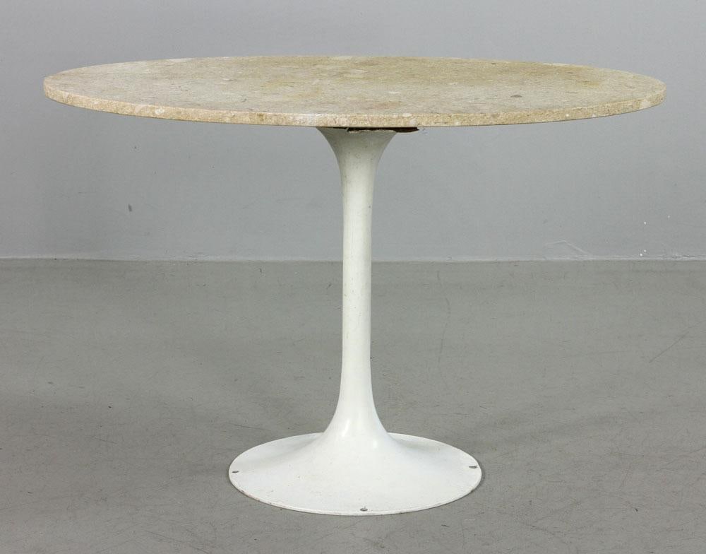 Mid-Century Modern Table: Saarinen-style mid-century modern oval table, marble top, 29" high x 43" wide x 24" deep. Provenance: from a Massachusetts collection.