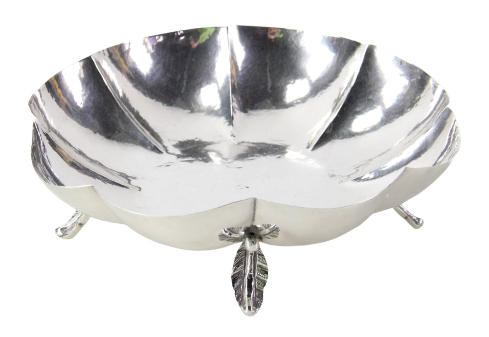 Mexican .925 Silver Bowl: Mexican .925 silver bowl, 9" diameter. Approximately 14.5 troy oz TW. Provenance: La Jolla, California collection. PLEASE NOTE: payment for silver, gold, jewelry, and coins must be made via wire trans
