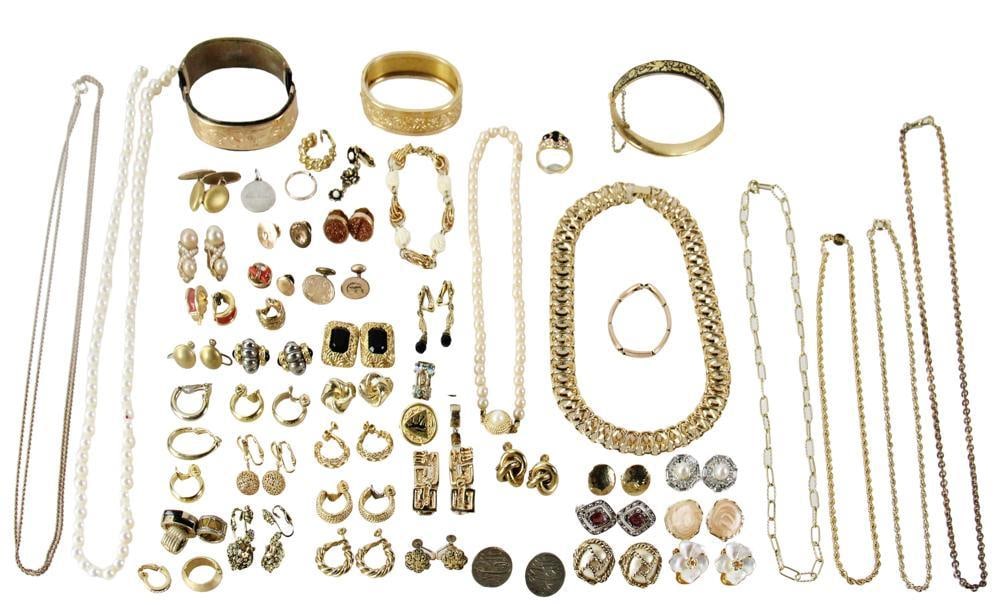 Group of Gold Fill and Gold Tone Jewelry (1 of 15)