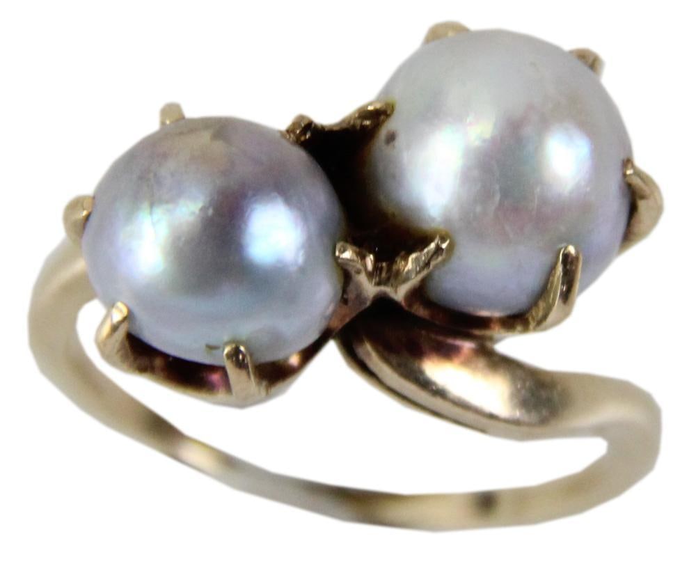 14k Yellow Gold and Pearl Ring: 14k yellow gold and pearl ring, size 10. Approximately 9.4 grams TW. Provenance: New York estate. PLEASE NOTE: payment for silver, gold, jewelry, and coins must be made via wire transfer, cash, or cer