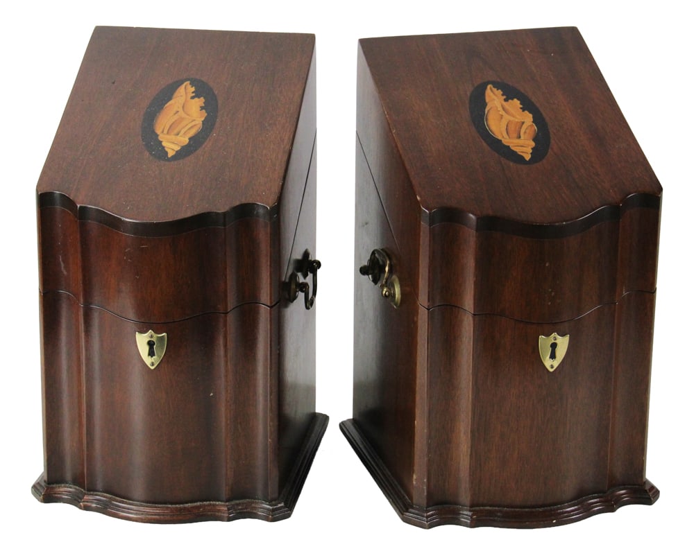 Pair of Federal-style Cutlery Boxes: Pair of Federal-style cutlery boxes, 14" x 9 1/2". Provenance: Palm Beach, Florida estate.