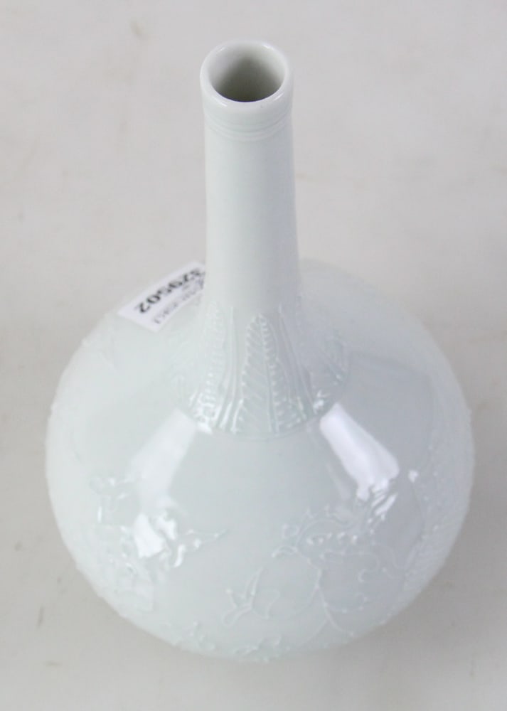 Chinese Ming Dynasty Vase - 11