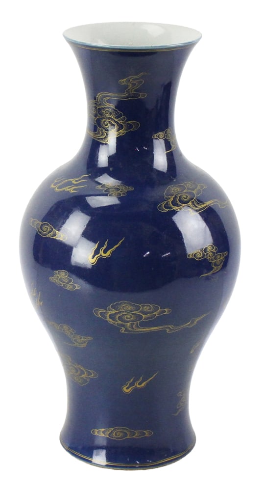 Chinese Vase: Chinese vase, 15" x 8". Good condition. Provenance: Upland, California collection.