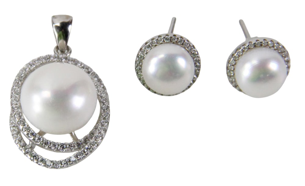 South Sea Mabe Pearl Pendant and Earrings: South Sea mabe pearl pendant and earrings. Provenance: Mashpee, Massachusetts collection.