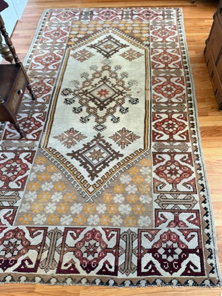 Indo-Heriz Rug: Indo-Heriz rug, 12' x 9' 3". Good condition. Provenance: Ocala, Florida collection.