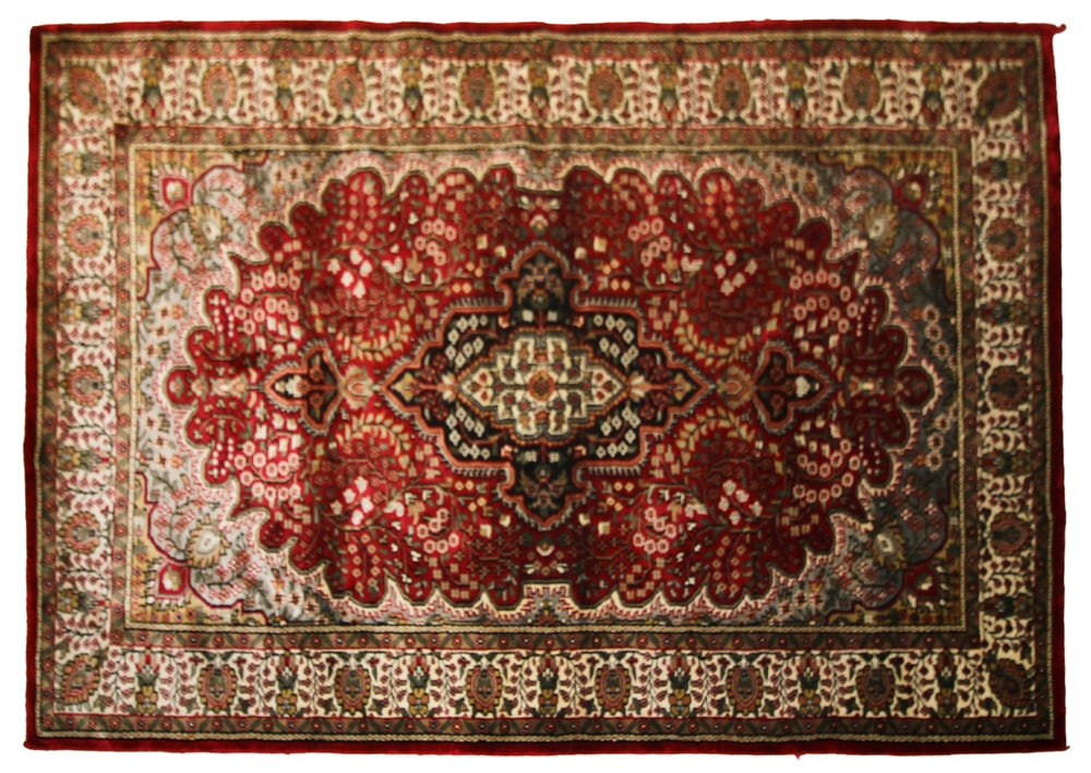 Indo-Sennah Rug: Indo-Sennah rug, 4' x 6' 3". Good condition. Provenance: Mashpee, Massachusetts collection.