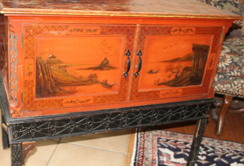 Chinese Chippendale-style Cabinet - 2