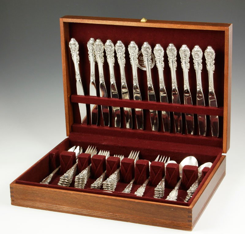 Wallace Sterling Flatware Set: Wallace sterling flatware set, Sir Christopher, including: twelve knives, twelve dinner forks, twelve desert forks, twelve spoons, eight miscellaneous serving pieces, approximately 73.25 troy oz (allo