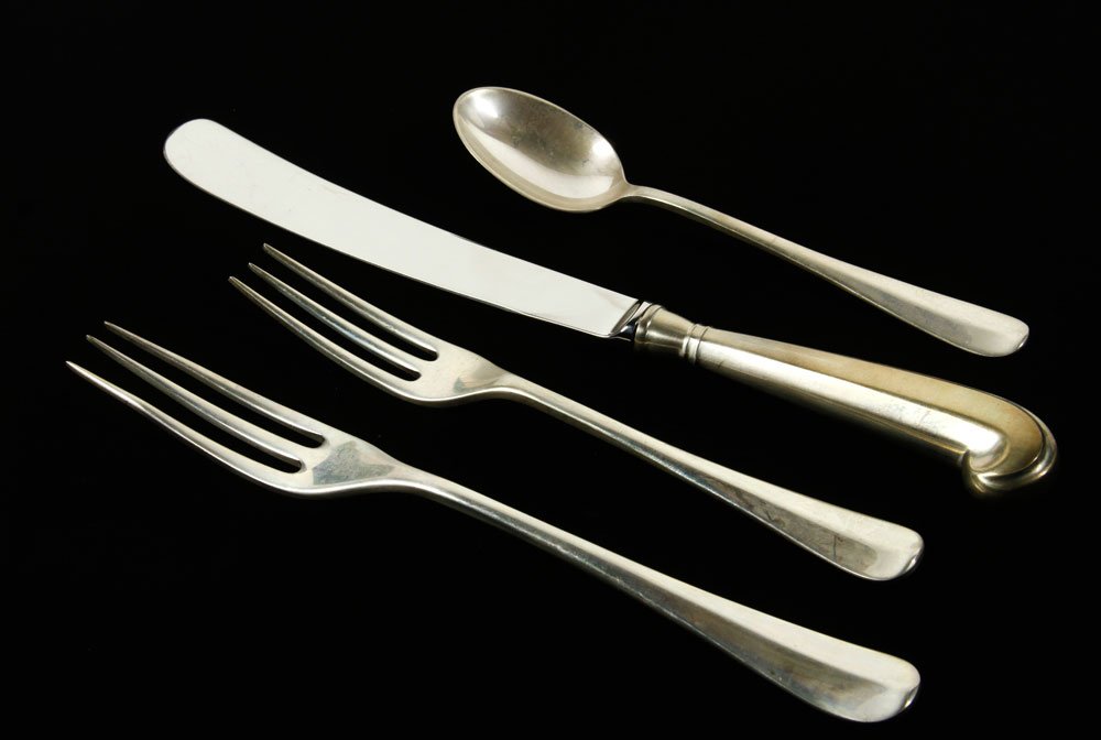 Colonial Williamsburg Sterling Flatware: Colonial Williamsburg sterling flatware set by Stieff, to include: 8 each of 7 3/4" forks, 5 3/4" teaspoons, 6 1/2" forks, and 9 1/4" dinner knives, never used, approximately 39.1 troy oz TW (allowing