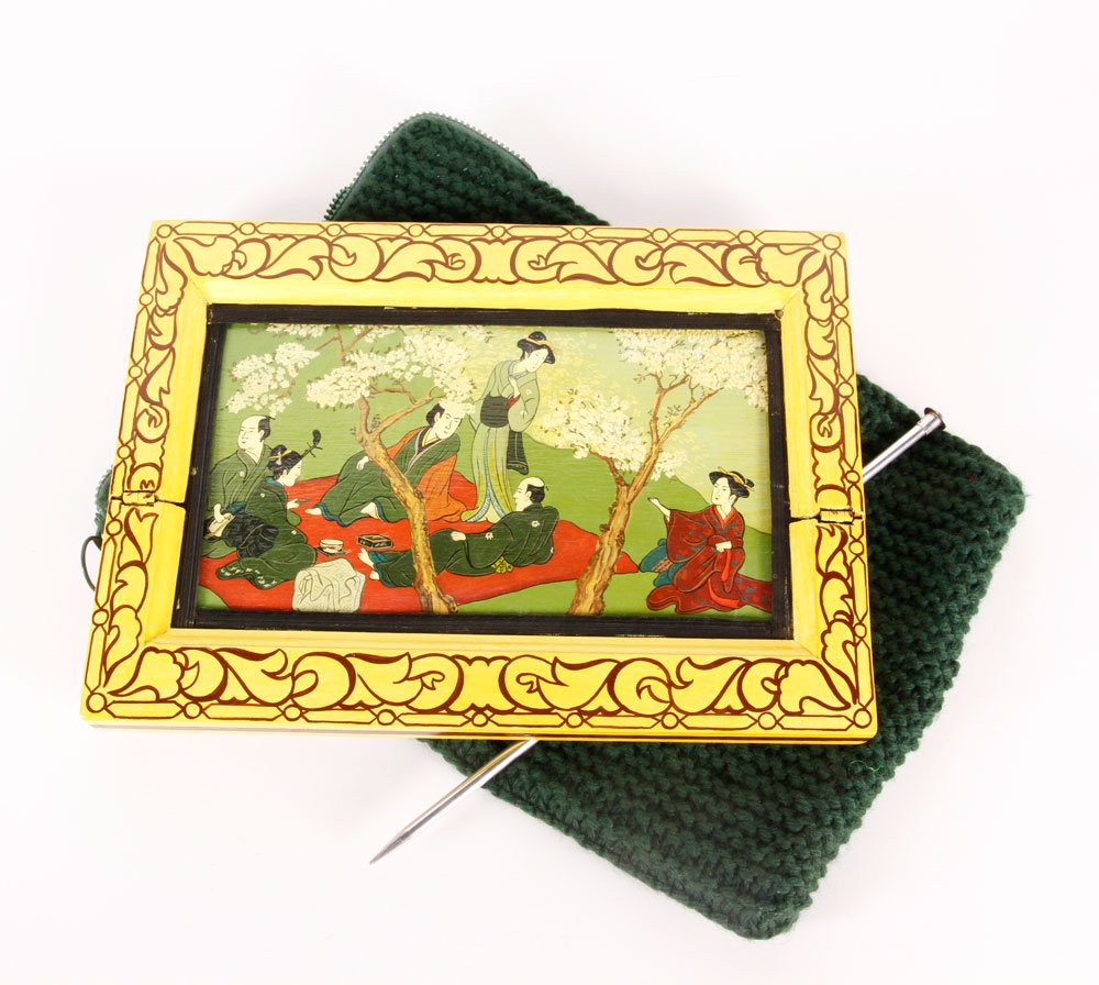 Mirror Penetration Magic Illusion Prop: Mirror penetration illusion prop, hand painted wooden frame with panel inside, one side is a mirror and the other side is a hand painted detailed Japanese scene, all fit inside a green knitted bag and
