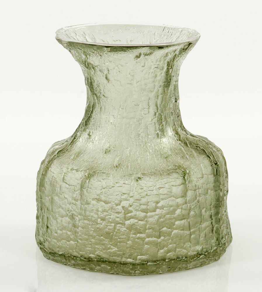 Sarpaneva Finlandia Art Glass Vase: Timo Sarpaneva (20th century) Finlandia art glass vase, signed "Timo Sapaneva," underside and numbered 2251, 7" h x 6 1/2" dia. Provenance: From a Putnam, CT estate.