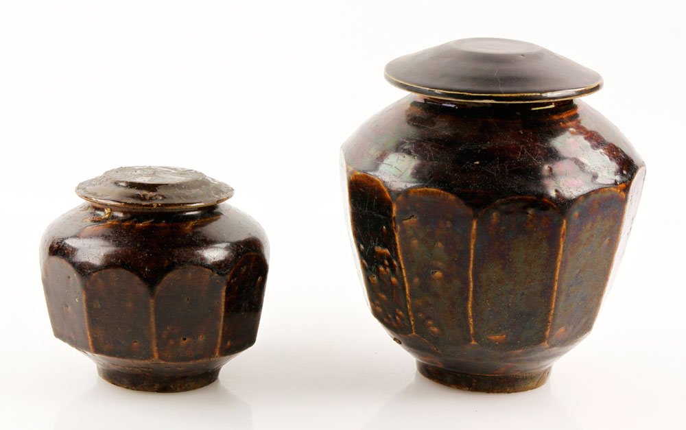 2 19th C. Korean Ginger Jars: Two 19th century Korean covered ginger jars, 8" x 6 3/4", 5" x 5". Provenance: CA collector.