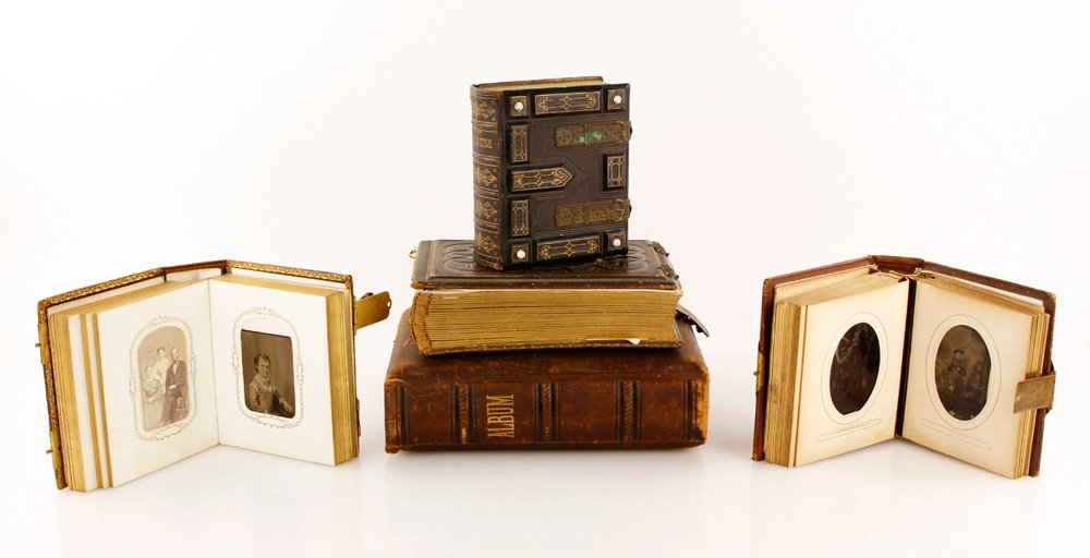 4 Cartes de Visites Albums and 2 Cabinet Card Albums: Lot of four cartes de visites albums and two cabinet card albums, one cartes de visites album is 6" x 9", three are 5" x 6"; cabinet card albums are 10 1/2" x 8" each.