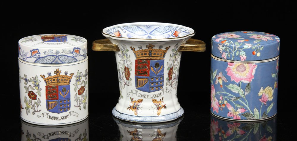 Lot of 3 Chinese Export Porcelain Pieces: Lot of three Chinese export pieces, porcelain, including two boxes and flower pot, one 6" x 5 1/4", the other 7" x 9". Provenance: From a Massachusetts estate.