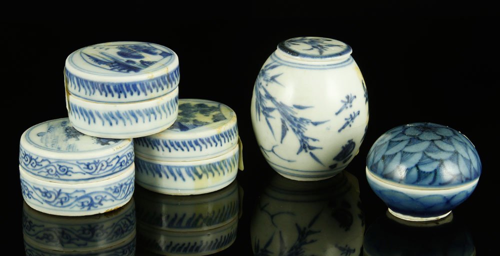 Five 17th C. Chinese Ming Dynasty Blue and White Cups: Five 17th century Chinese Ming Dynasty blue and white cup jars, circa 1644, tallest 2 3/8" h. Provenance: From the Hatcher Collection, auctioned at Christie's Amsterdam in 1984.