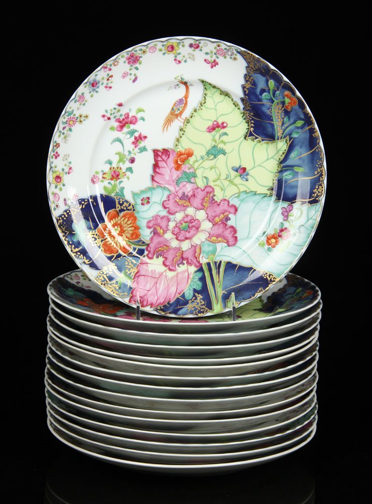 Lot of 15 Mottahedeh Dinner Plates: Lot of fifteen Mottahedeh Vista Alegre dinner plates, porcelain, in the "Tobacco Leaf" pattern, 10 7/8" dia. Provenance: From a New Hampshire estate.