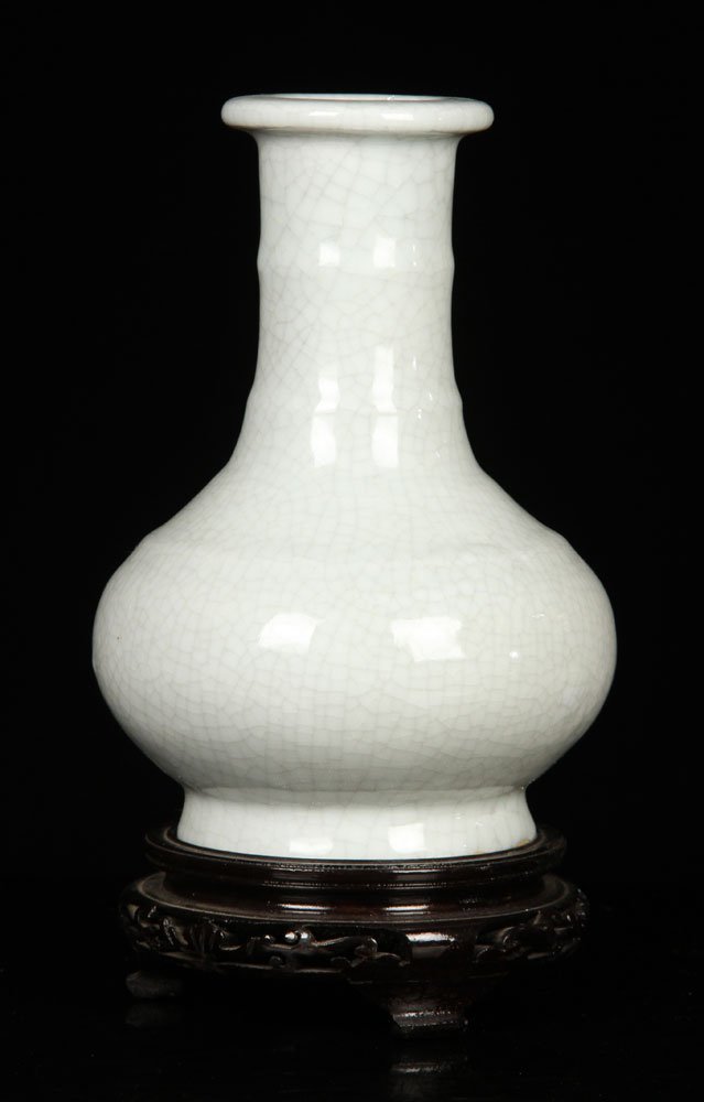 Chinese Qianlong Period Ge Glazed Bottle Vase (1 of 4)